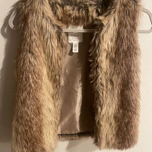 Full Tilt Faux Fur‎ Vest in Tan and Cream Size Girls Medium
